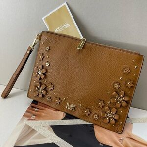 new+care card) Michael Kors MK wristlet appliqué rare edition